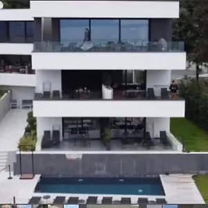 https://villa-v.primorje-gorskikotar.com